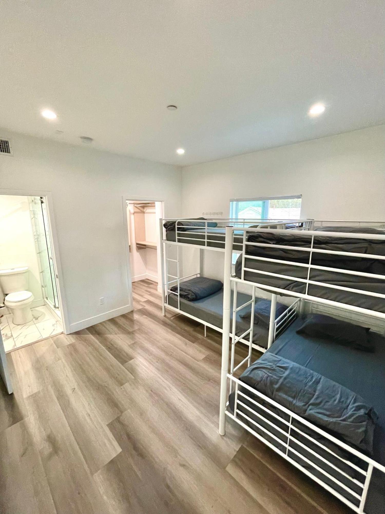 Modern Hostel Los Angeles Exterior photo